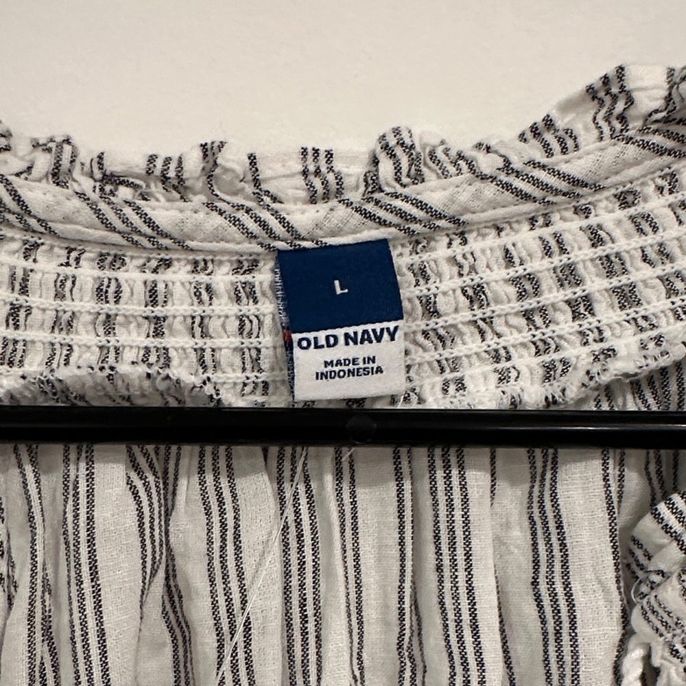 Old Navy Women's Black and White Striped Blouse - Picture 5 of 6